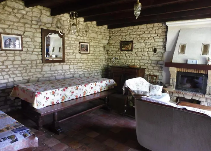 Les Rosiers بيت للعطل